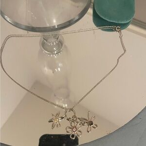 NWOT Elegant 925 Silver Necklace with Floral Pendant